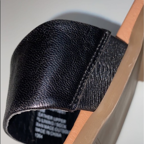 STEVE MADDEN BLACK DUAL FLAT SANDAL - Picture 3 of 7